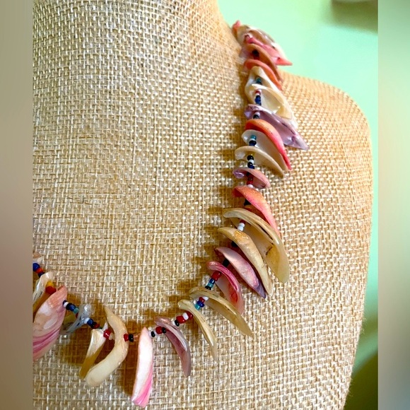 Stunning Boho Pink and Tan Shell Necklace - Picture 4 of 6